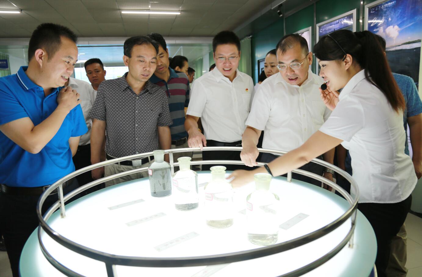 2016年9月，时任湖南省怀化市委常委、组织部部长，现任郴州市市委常委、组织部部长江波莅临万搏官方网页版-万搏（中国）视察.JPG