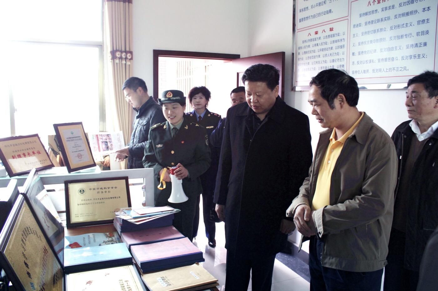 2011年3月，国家工商局总局个体司司长李玉家受中央组织部委托视察万搏官方网页版-万搏（中国）党建工作.JPG
