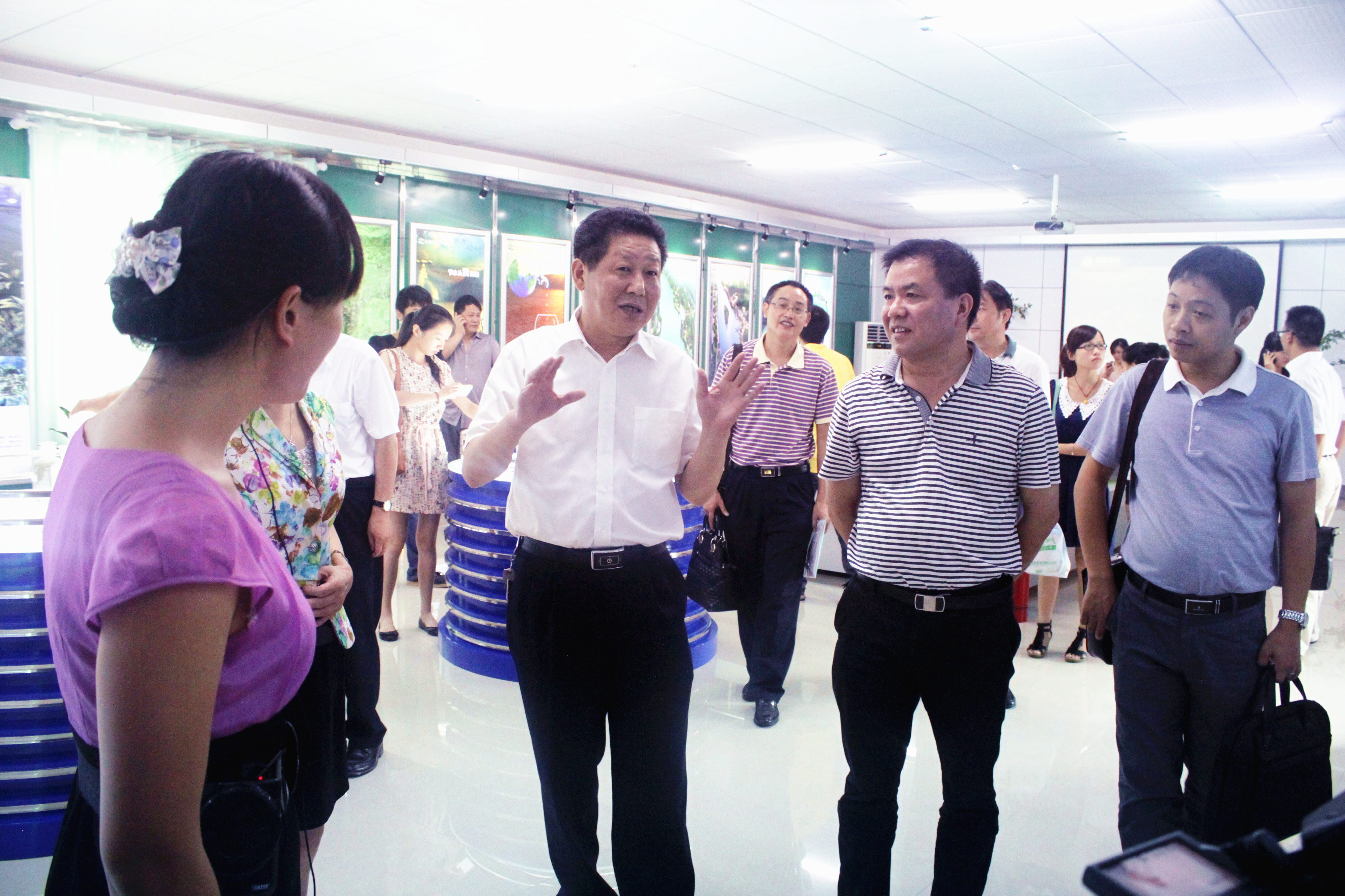 2012年8月，省委宣传部纪检组长肖君华在时任市委常委，宣传部部长钱德喜的带领下莅临万搏官方网页版-万搏（中国）视察.JPG