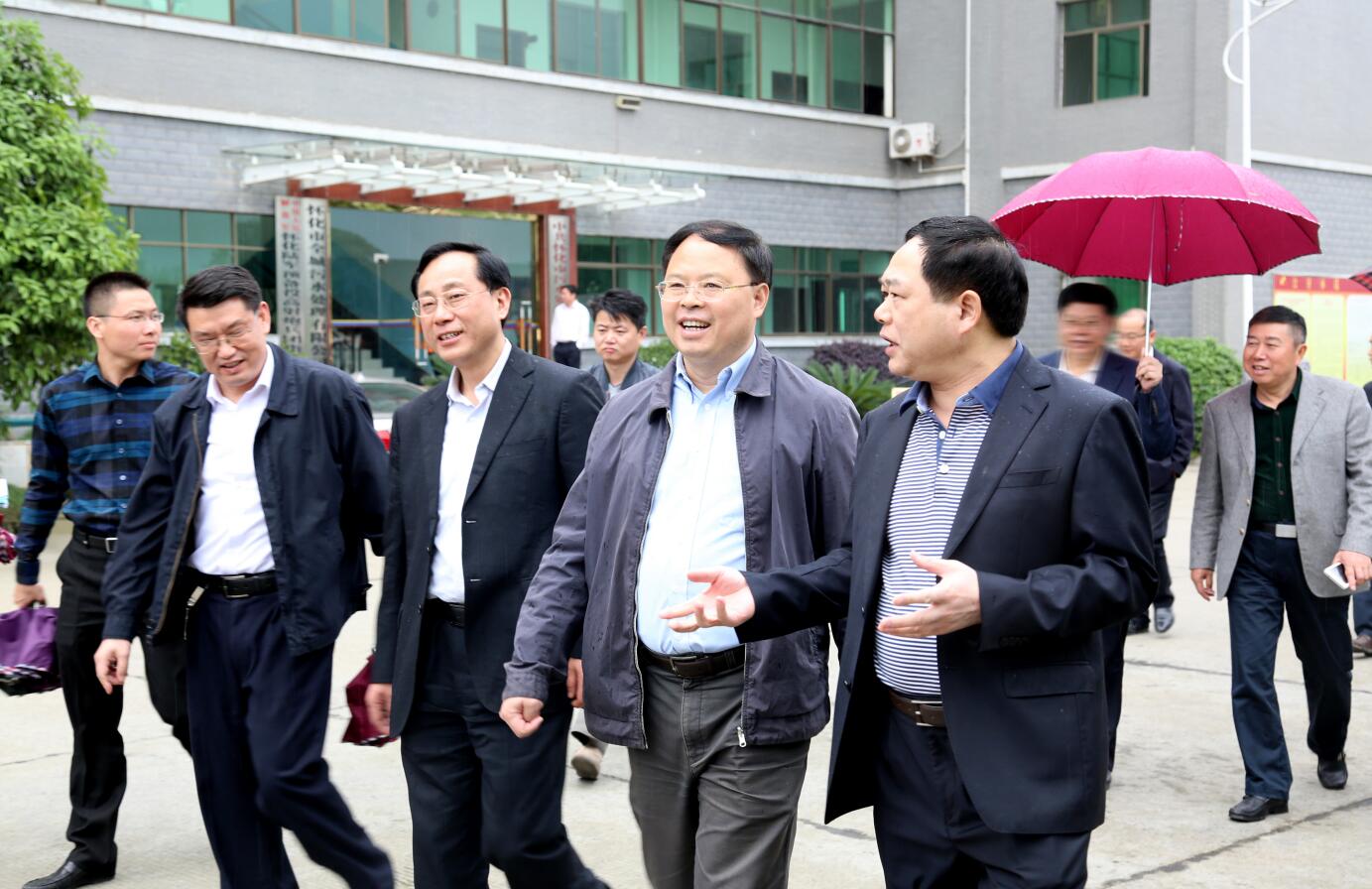 2015年4月，省委常委副省长张剑飞莅临万搏官方网页版-万搏（中国）视察.JPG