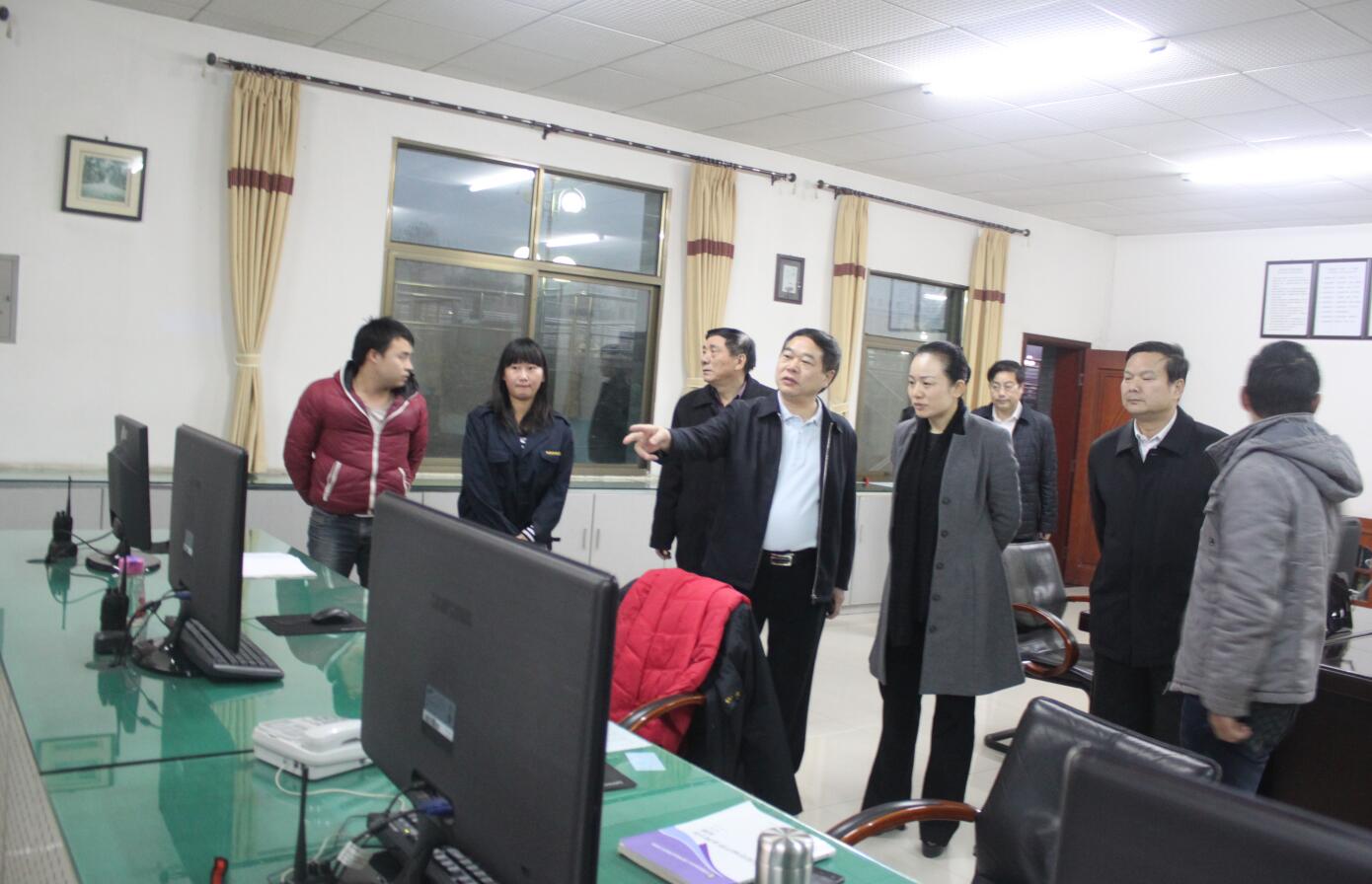 2014年1月，时任怀化市市长李晖莅临万搏官方网页版-万搏（中国）调研.JPG